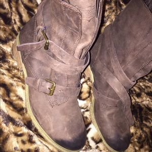 Brown buckle boots 7.5 NEVER WORN